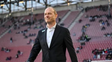 شوبير يوضح.. الأهلي يسدد رواتب 3 مدربين وتفاصيل رحيل توروب